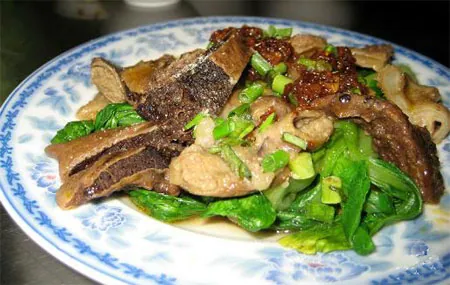 Đến thưởng thức những món ngon của Bình Định nhớ đừng quên ly rượu Bàu Đá