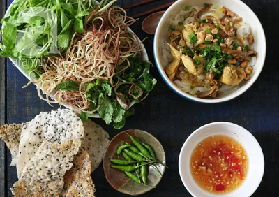 Cách nấu mì Quảng gà ngon đậm đà, chuẩn vị