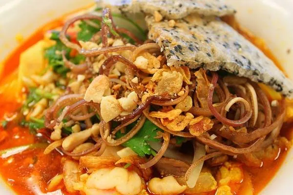 Cách nấu mì Quảng gà ngon đậm đà, chuẩn vị