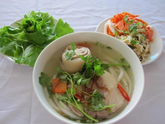 Bánh canh giò heo ngon và bổ cho bữa sáng cuối tuần
