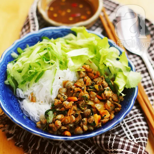 Công thức nấu bún hến ngon cay xé lưỡi chuẩn vị Huế