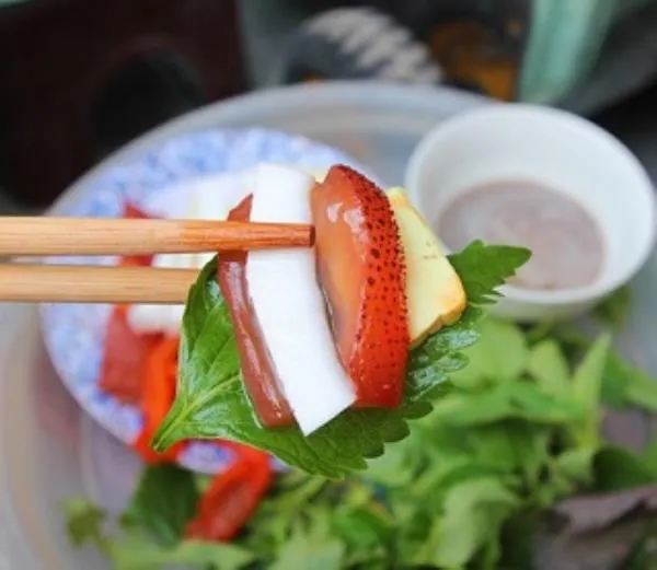 Nộm sứa đỏ – Món ăn đặc trưng của phố cảng Hải Phòng