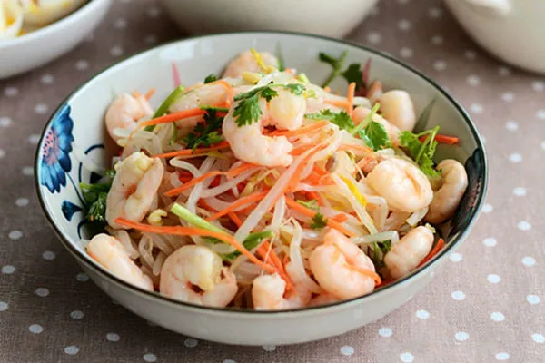 Gỏi tôm trộn giá đỗ vừa ngon lại đủ chất dễ ăn