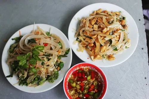 Đến Đà Nẵng nhớ ghé quán mít trộn ‘bà già’ lúc nào cùng đông nghịt khách