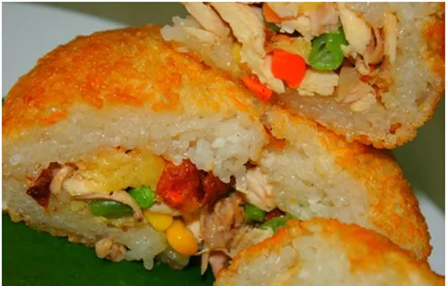 Cuối tuần ấm cúng với xôi bọc gà chiên giòn