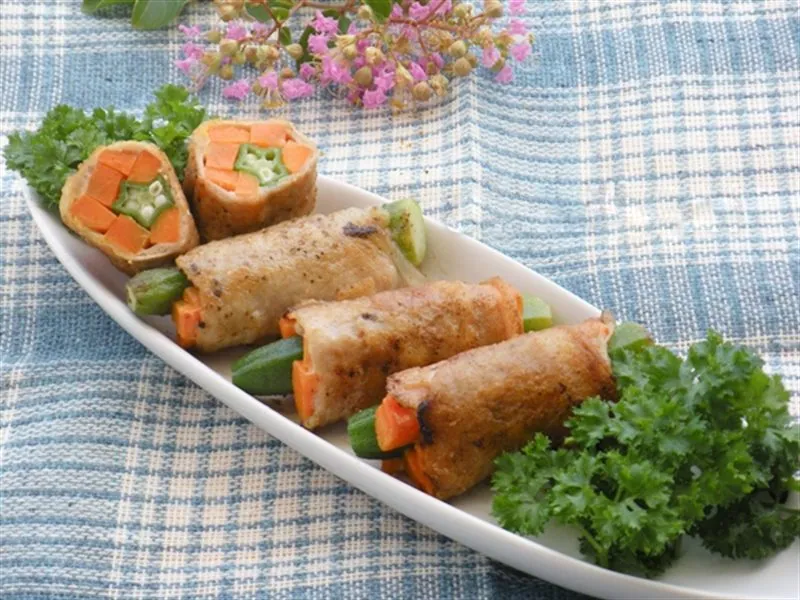 Cuối tuần trổ tài làm thịt heo cuộn đậu bắp cho cả nhà trầm trồ khen