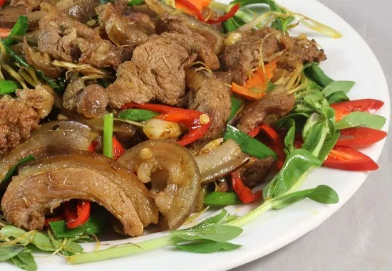 Ngất ngây với món thịt lợn xào sả ớt thơm lừng cá căn bếp
