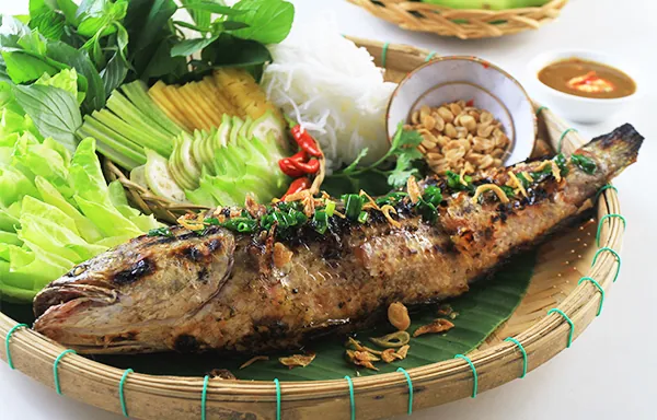 Đến Cà Mau thưởng thức cá lóc nướng trui và gỏi ba khía chỉ một lần là nhớ mãi