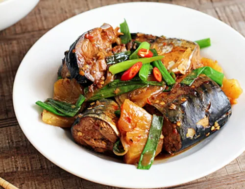 Ngon đậm đà với món cá nục kho khóm