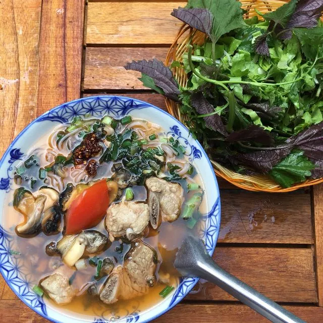 Bún ốc sườn sụn giòn giòn thơm lừng góc bếp
