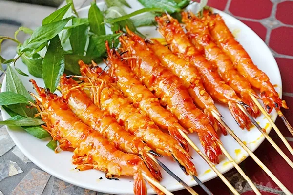 Tôm xiên nướng bơ tỏi ngon đậm đà thơm phức