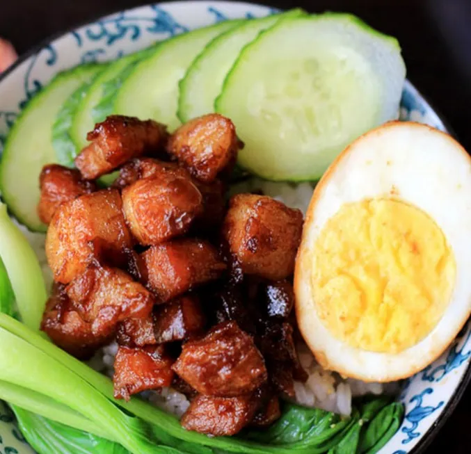 Cách làm món thịt om trứng ngon và hấp dẫn không gì bằng