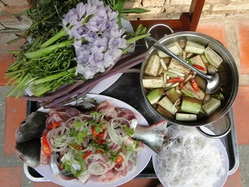 Cách nấu món lẩu mắm cá lóc hải sản miền nam ngon chuẩn vị
