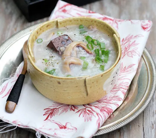 Cháo mực khô đơn giản dễ ăn cho ngày mát trời