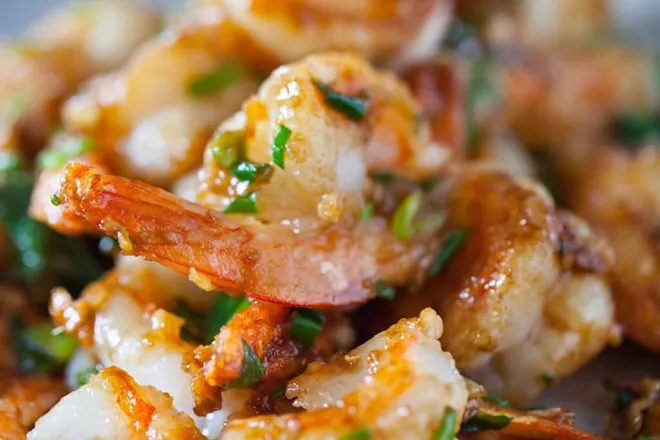 Tôm rim gừng ngon đậm đà mâm cơm ngày mưa