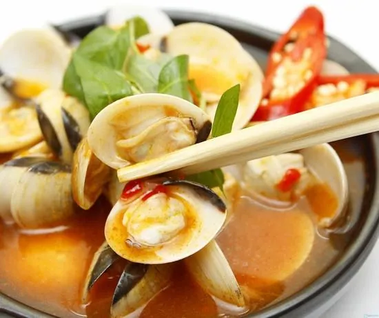 Nghêu hấp Thái chua cay nồng nàn chiều mưa