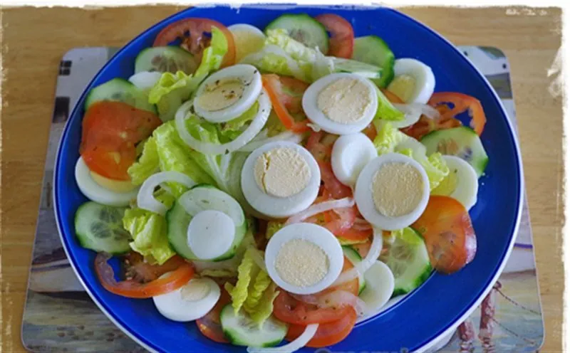 Salad trộn dầu giấm ngon miệng dễ ăn cho bữa cơm ngày nóng