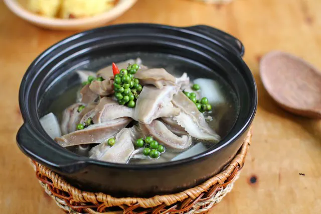 Ngon và lạ với món bao tử hầm tiêu xanh