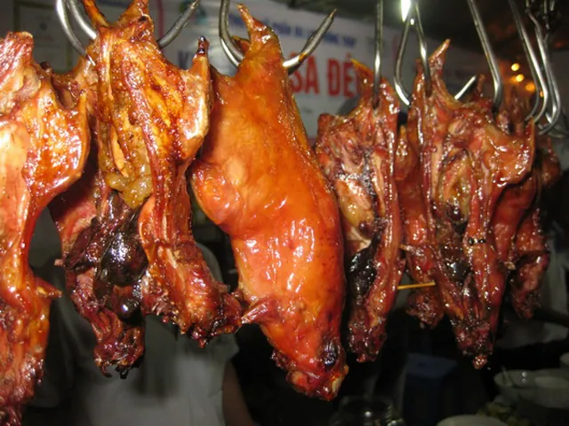 Đến miền Tây mùa nước nổi nhớ một lần thưởng thức món chuột đồng nướng lu
