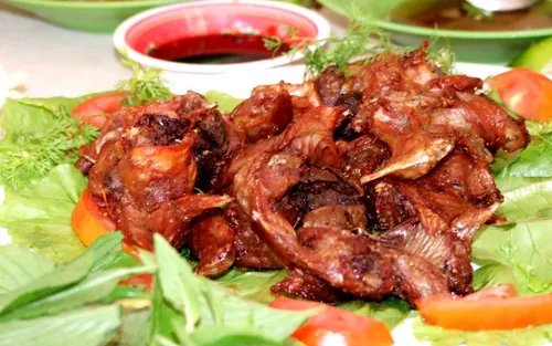 Đến miền Tây mùa nước nổi nhớ một lần thưởng thức món chuột đồng nướng lu