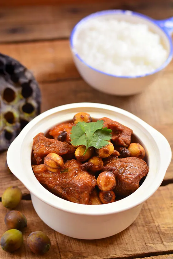 Chân giò nấu hạt sen vừa ngon vừa bổ tăng sức đề kháng cho mùa mưa