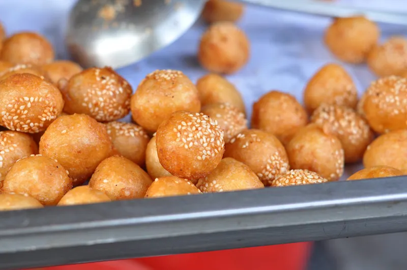 Bánh rán Ô Quan Chưởng – Đặc sản nổi tiếng của đất Hà thành