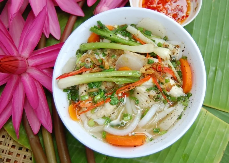 Bánh canh cá miền Tây ngọt thơm đậm đà khó quên