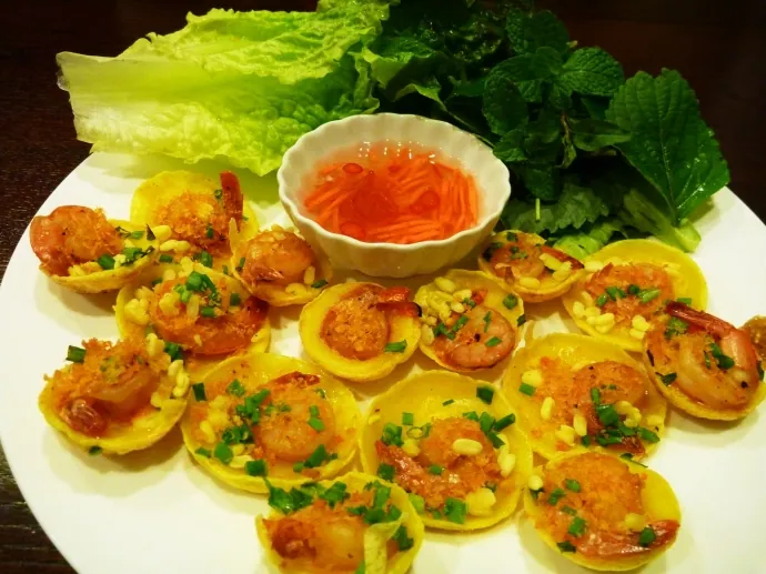 Đến Hà Nội thưởng thức bánh khọt miền Tây