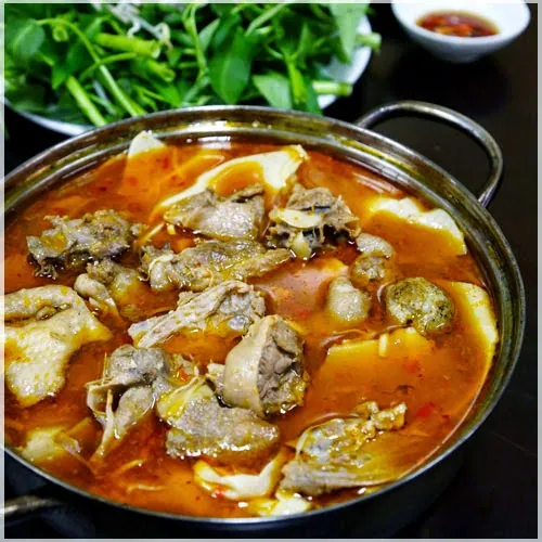 Cách làm lẩu vịt măng cay xuýt xoa ngày mưa gió