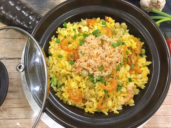 Cơm chiên tôm khô ăn ngon chắc bụng