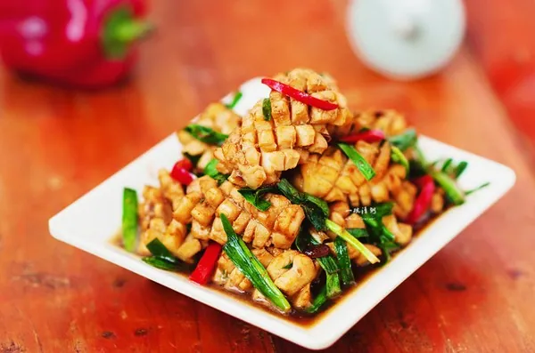 Mực xào lá hẹ vừa lạ miệng vừa thơm phưng phức