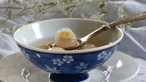 Chè sen nhãn kiểu Huế thơm ngây ngất lòng người