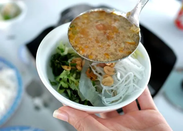 Đặc sản Quy Nhơn sứa nước lèo ăn nhiều lần vẫn thấy thơm ngon