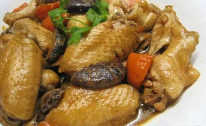 Canh gà nấu nấm, cà rốt thơm ngon bổ dưỡng cho ngày lạnh