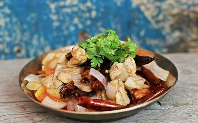 Gà xào ớt chua cay ăn cực ngon và lạ miệng
