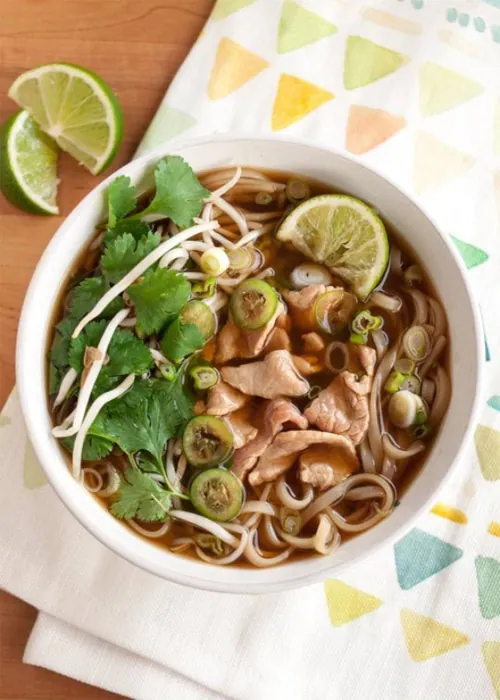 Cách nấu món phở bò thơm ngon nóng hổi cho ngày mùa đông