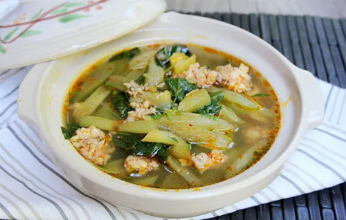 Canh dọc mùng nấu tôm ngọt ngon lạ miệng cho bữa cơm