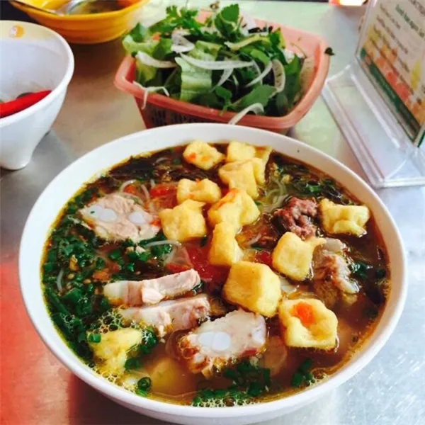 Bắt đầu một buổi sáng mùa đông bằng tô bún riêu cua sườn sụn nóng hổi tự nấu ngay tại nhà