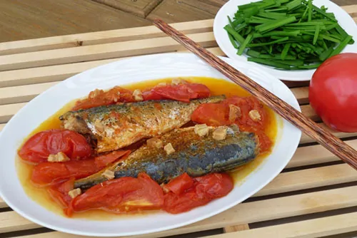 Cách làm cá nục sốt cà chua đơn giản mà hết cơm