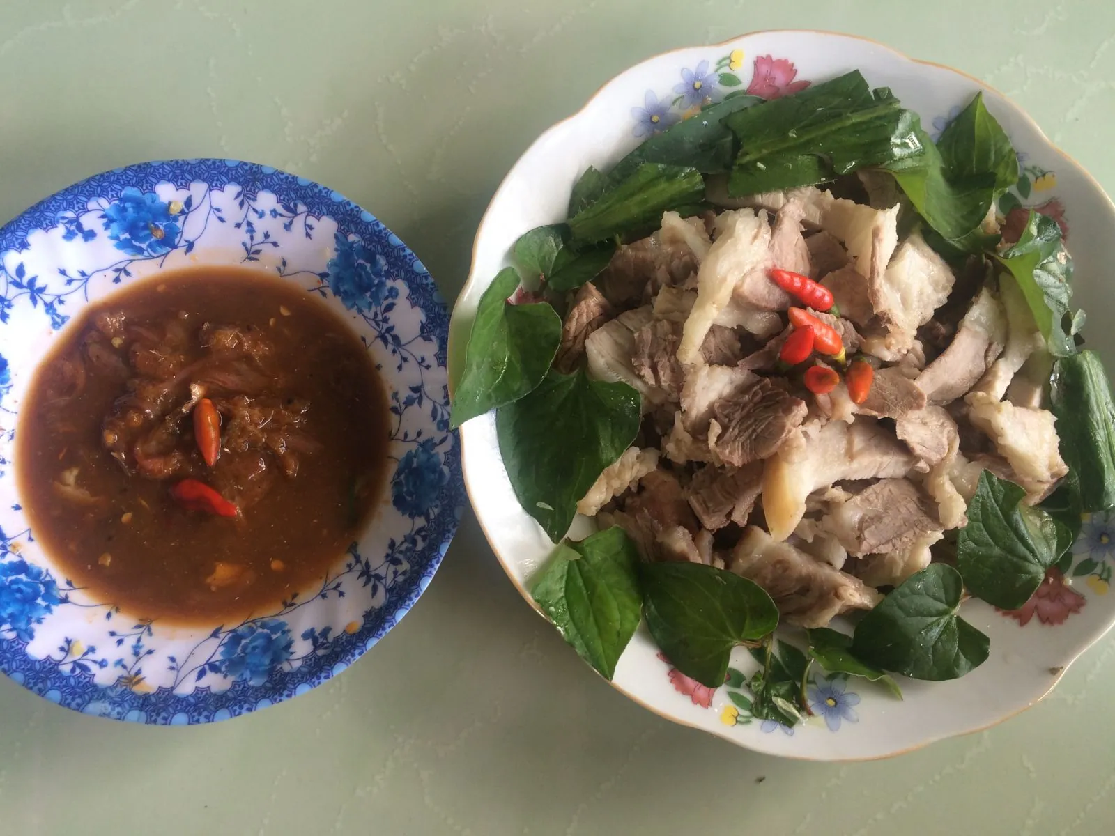 Thịt luộc chấm mắm cá phèn Gò Công món ngon đậm đà khó quên