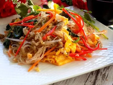 Cách làm miến xào thập cẩm đơn giản mà hấp dẫn không ngờ