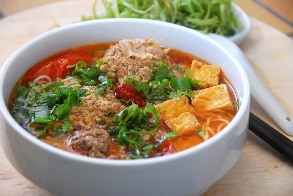 Cách nấu bún riêu cua đậm đà chuẩn vị cho ngày mùa đông