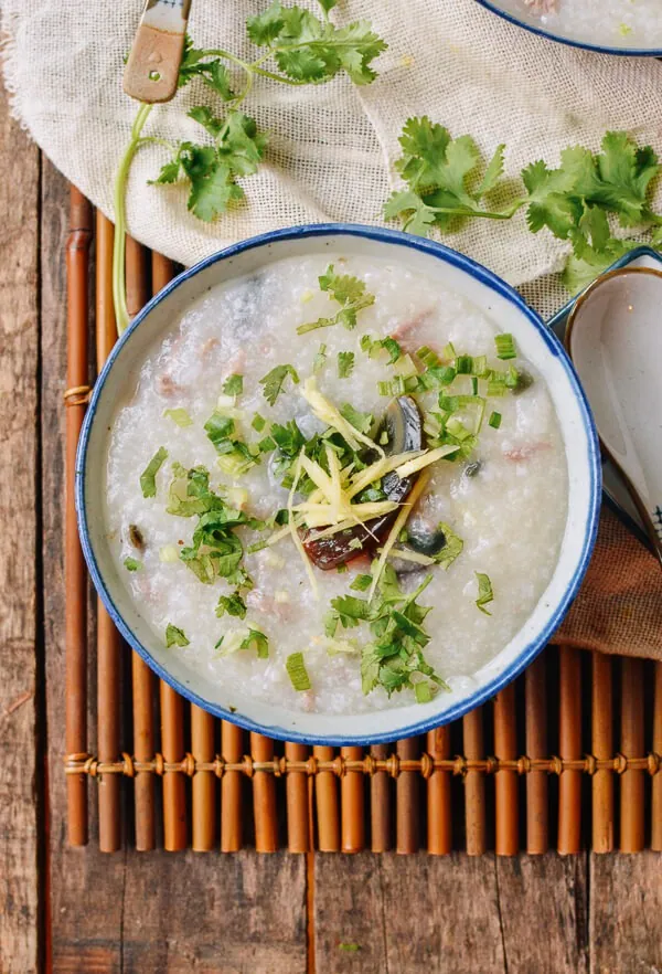 Nhanh tay nấu món cháo trứng bắc thảo thơm ngon đãi cả nhà thôi