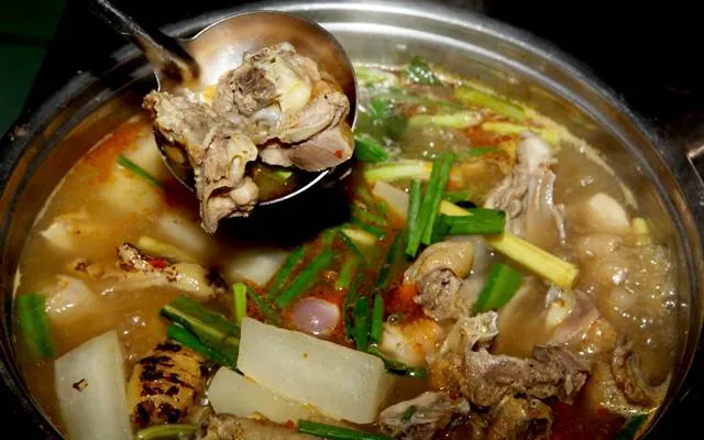 Bí quyết nấu nồi lẩu gà nóng hổi thơm ngon trong tiết trời se lạnh