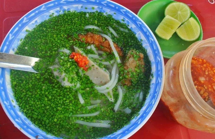 Ghé Phú Yên nhớ ăn món bánh canh hẹ ngon nổi tiếng