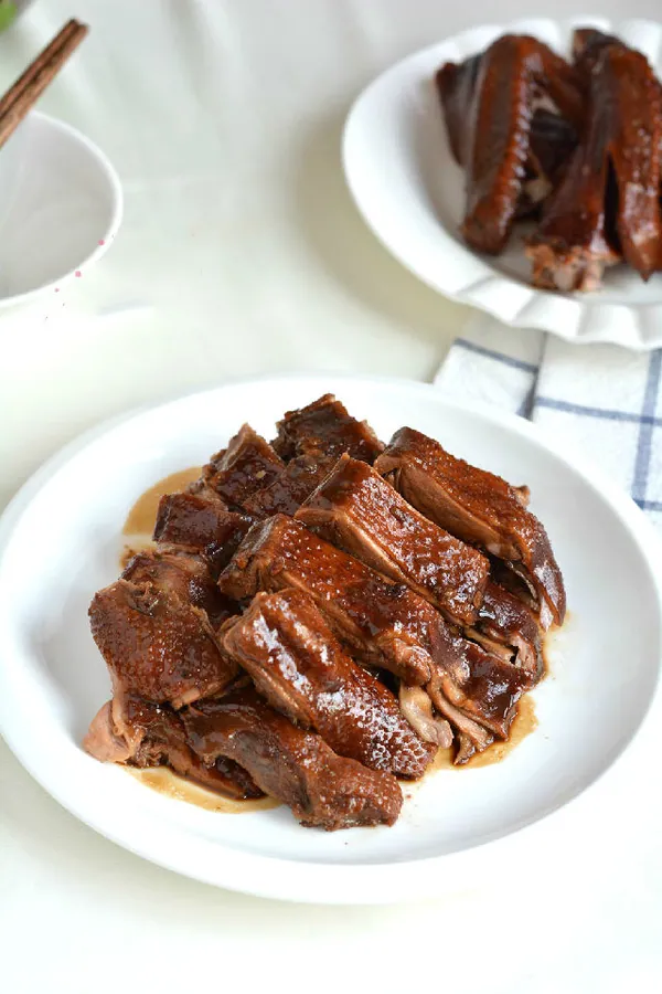 Hết cơm với món vịt kho xì dầu cực đậm đà bắt mắt