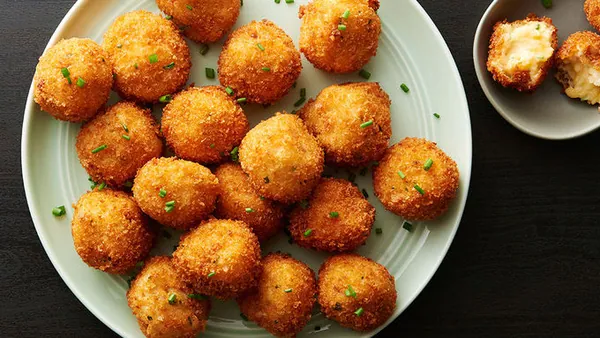 Cách làm bánh khoai tây phô mai béo ngậy giòn ngon cho bé yêu mê mệt