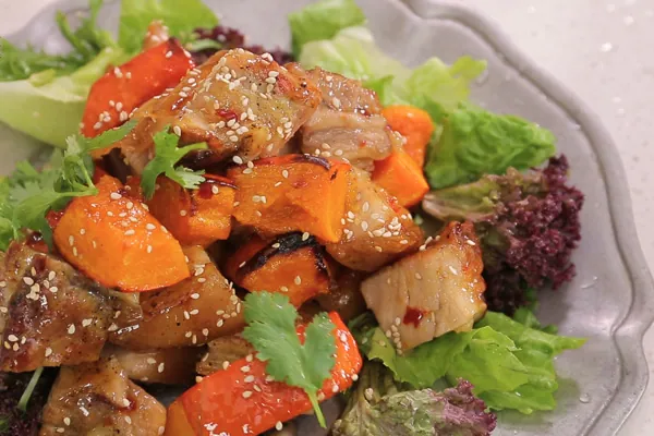 Cách làm món thịt lợn và bí ngô nướng trộn salad cực ngon và Tây