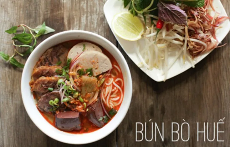 Cách nấu bún bò huế đơn giản mà ngon đậm đà