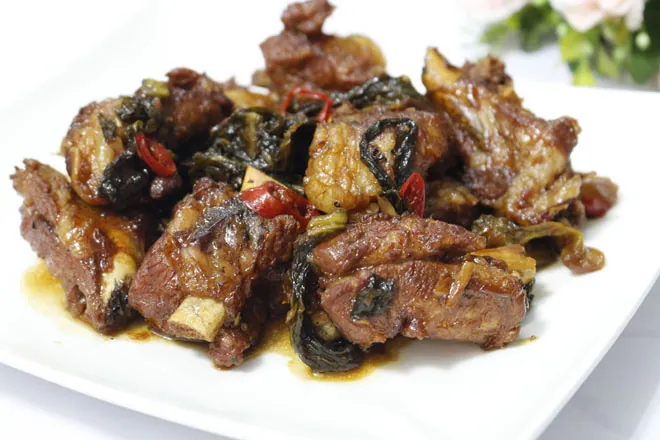 Cách làm món sườn kho dưa ngon đậm đà đánh bay nồi cơm